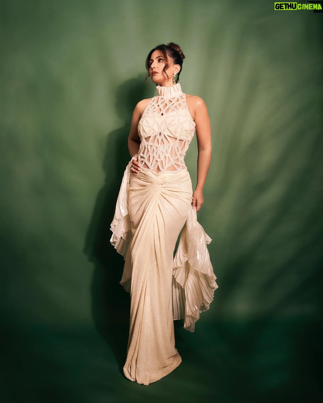 Hina Khan Instagram - 🤍 🕊️ Outfit @kamaalicouture Jewels @renuoberoiluxuryjewellery @karishma.joolry Heels @dune_london_india MUAH @sachinmakeupartist1 @ashwini_hairstylist 📸 @visualaffairs_va