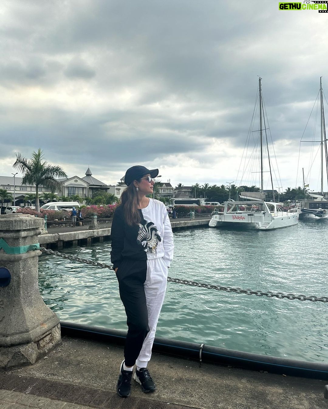 Hina Khan Instagram - Life is better under colourful umbrellas at Port Louis @mauritius.tourism . . . . . . #mauritius #fun #memories #MauritiusNow #FeelOurIslandEnergy #mauritiustourism Port Louis Town, Port Louis, Mauritius
