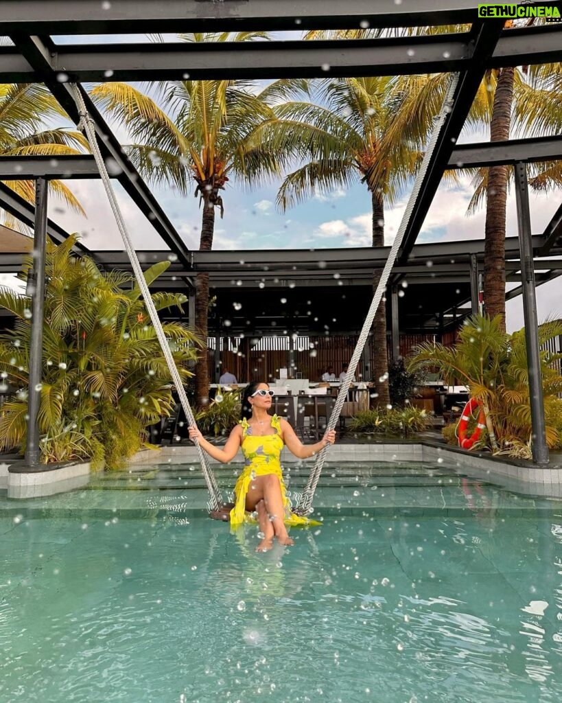 Hina Khan Instagram - All things modern, chique and exquisite.. . . . . . . @luxgrandbaie @mauritius.tourism LUX* Grand Baie
