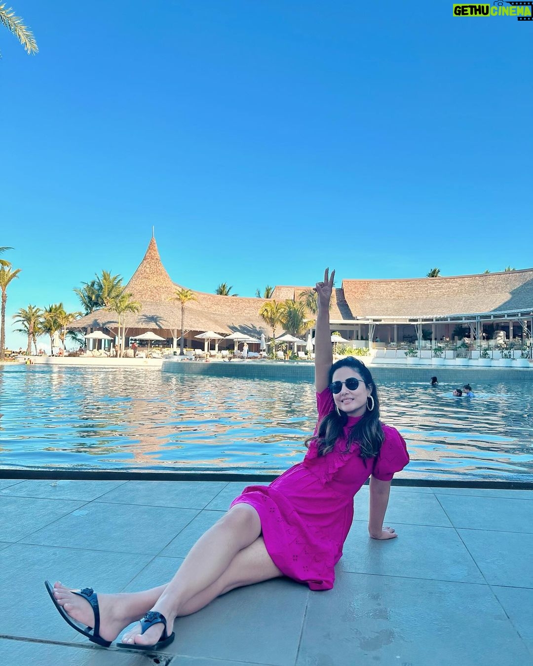 Hina Khan Instagram - A day well spent at @luxbellemare Thank you guys for making us feel at home.. special mention, the lobster was so so good š @mauritius.tourism #mauritiusnow #feelourislandenergy #mauritiustourism LUX* Belle Mare