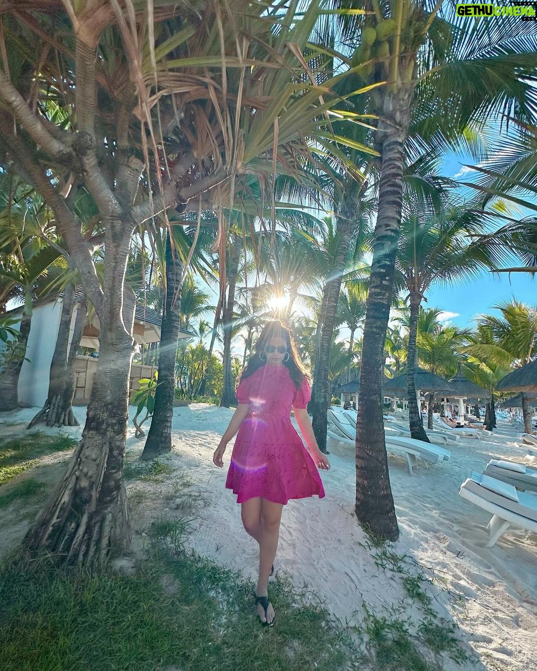 Hina Khan Instagram - A day well spent at @luxbellemare Thank you guys for making us feel at home.. special mention, the lobster was so so good š @mauritius.tourism #mauritiusnow #feelourislandenergy #mauritiustourism LUX* Belle Mare