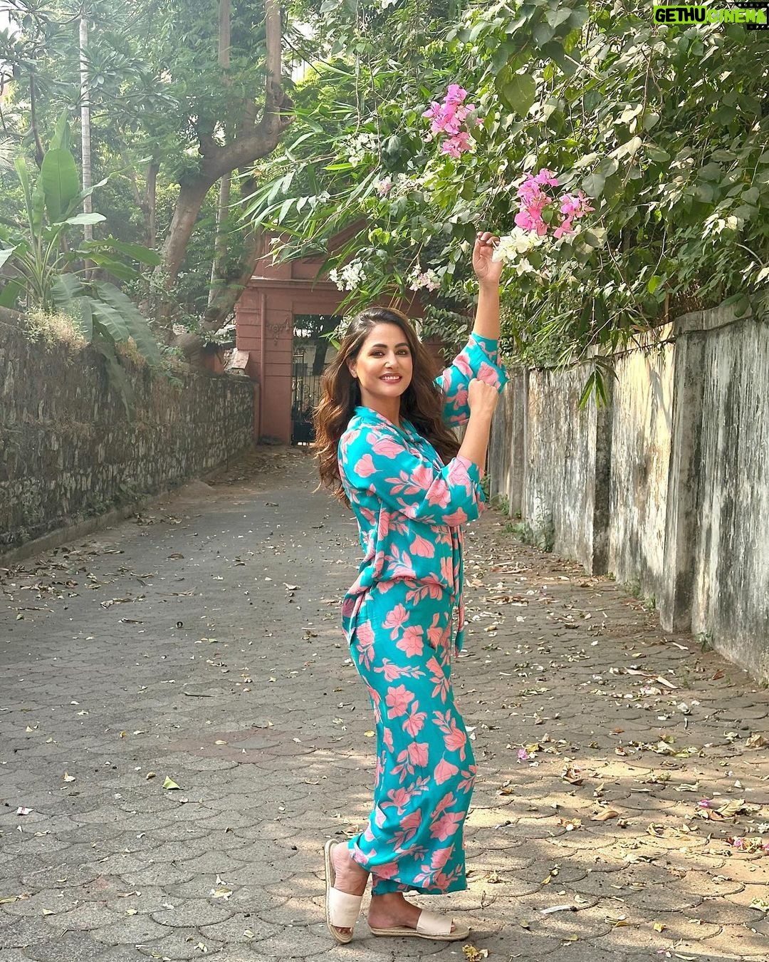 Hina Khan Instagram - Yad Lagla Ga Yad Lagla Ga Rangla Tujhyat Yad Lagla Ga.. 🩵