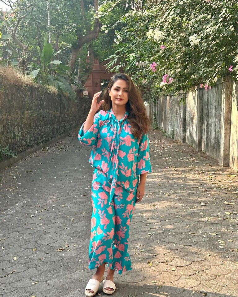 Hina Khan Instagram - Yad Lagla Ga Yad Lagla Ga Rangla Tujhyat Yad Lagla Ga.. 🩵