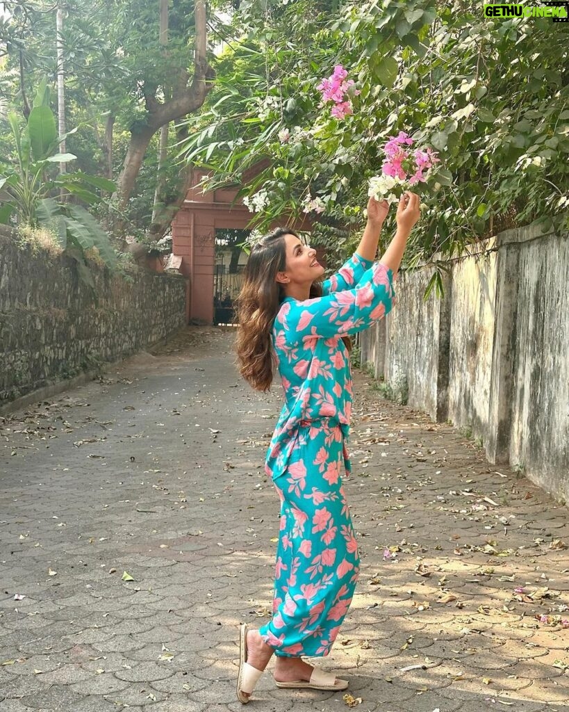 Hina Khan Instagram - Yad Lagla Ga Yad Lagla Ga Rangla Tujhyat Yad Lagla Ga.. 🩵