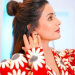 Hina Khan Instagram - Wildflower— Fierce, Beautiful and Free 🌸 Styled by @natashaabothra Outfit @therealblife @mintandmilkpr Accessories @amamajewels MUAH @sachinmakeupartist1 @siddhi_hairstylist 📸 @akshay_navlakhe