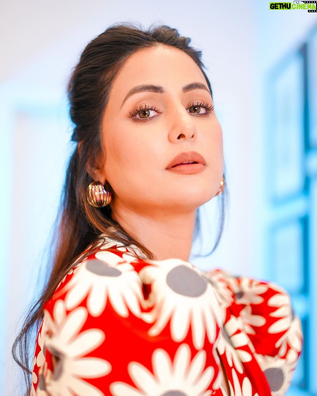 Hina Khan Instagram - Wildflower— Fierce, Beautiful and Free 🌸 Styled by @natashaabothra Outfit @therealblife @mintandmilkpr Accessories @amamajewels MUAH @sachinmakeupartist1 @siddhi_hairstylist 📸 @akshay_navlakhe