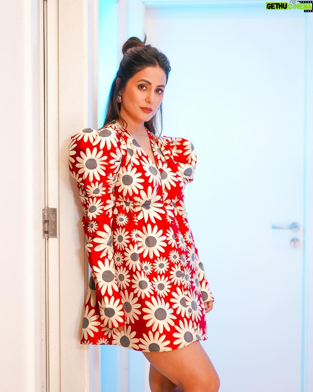 Hina Khan Instagram - Wildflower— Fierce, Beautiful and Free 🌸 Styled by @natashaabothra Outfit @therealblife @mintandmilkpr Accessories @amamajewels MUAH @sachinmakeupartist1 @siddhi_hairstylist 📸 @akshay_navlakhe