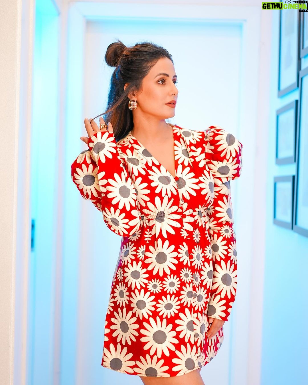 Hina Khan Instagram - Wildflower— Fierce, Beautiful and Free 🌸 Styled by @natashaabothra Outfit @therealblife @mintandmilkpr Accessories @amamajewels MUAH @sachinmakeupartist1 @siddhi_hairstylist 📸 @akshay_navlakhe