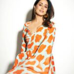 Hina Khan Instagram - Amor Naranja 🍊 🧡 #foreversareegirl Saree: @ranbirmukherjeeofficial Earrings, rings, handcuff : @misho_designs Broad handcuff : @azotiique Stylist: @stylebysaachivj Styling Team: @sanzimehta777 @styledbynikinagda MUAH @sachinmakeupartist1 @siddhi_hairstylist 📸 @visualaffairs_va
