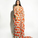 Hina Khan Instagram - Amor Naranja 🍊 🧡 #foreversareegirl Saree: @ranbirmukherjeeofficial Earrings, rings, handcuff : @misho_designs Broad handcuff : @azotiique Stylist: @stylebysaachivj Styling Team: @sanzimehta777 @styledbynikinagda MUAH @sachinmakeupartist1 @siddhi_hairstylist 📸 @visualaffairs_va