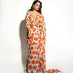 Hina Khan Instagram - Amor Naranja 🍊 🧡 #foreversareegirl Saree: @ranbirmukherjeeofficial Earrings, rings, handcuff : @misho_designs Broad handcuff : @azotiique Stylist: @stylebysaachivj Styling Team: @sanzimehta777 @styledbynikinagda MUAH @sachinmakeupartist1 @siddhi_hairstylist 📸 @visualaffairs_va
