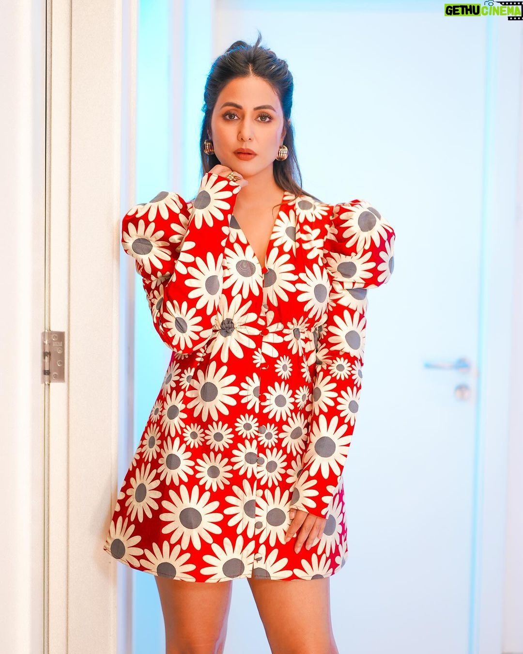 Hina Khan Instagram - Wildflower— Fierce, Beautiful and Free 🌸 Styled by @natashaabothra Outfit @therealblife @mintandmilkpr Accessories @amamajewels MUAH @sachinmakeupartist1 @siddhi_hairstylist 📸 @akshay_navlakhe