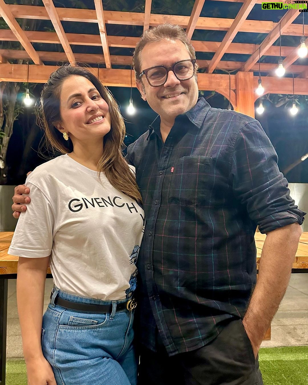 Hina Khan Instagram - That fatherly warmth and vibe.. can’t express.. It was such a heartfelt moment meeting my first onscreen father after 7 years..Love always ❤️ @sethsanjeev #fatherdughterbonds #aboutlastnight #dinnerdate The Westin Mumbai Garden City