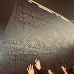 Hina Khan Instagram - Jumma Mubarak Blessed Alhamdullilah MAKE DUA 🤲 @alkhalidtours #umrahwithakt Makkah Masjid-al-Haram