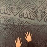 Hina Khan Instagram - Jumma Mubarak Blessed Alhamdullilah MAKE DUA 🤲 @alkhalidtours #umrahwithakt Makkah Masjid-al-Haram