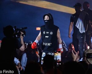 Hiroto Kyoguchi Instagram - .
.
.

🥷✖️🥊

photo of the match

📷 @finito22 

#京口紘人 #hirotokyoguchi #boxing