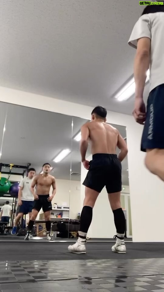 Hiroto Kyoguchi Instagram - . . . physical training🔥🔥🔥 @v1.nobu @teranaka_special_forces #京口紘人 #boxing #マリオの跳ぶやつ #あいつなかなか身体能力高い