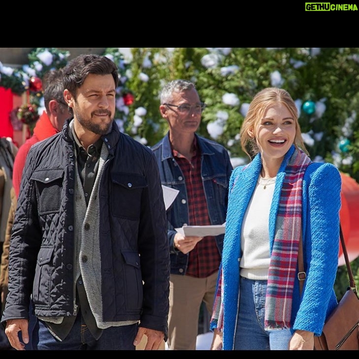 Holland Roden Instagram - T-3 DAYS! This Saturday after you are stuffed from all the pies π join us! Itβs quite the scavenger hunt @hallmark @tyler_hynes @directedbydw @oadelsonn @tenilletownes @blakeshelton #ComeHomeForChristmas @hallmarkmovie Premieres: Sat Nov 26 at 10/9c π²ππ²ππ²ππ²ππ²