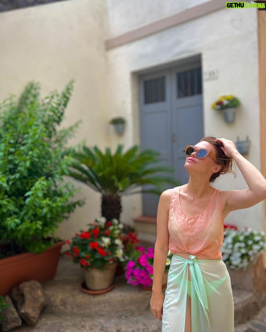 Holland Roden Instagram - Top of Sardinia ❤️ Known for their weaving in Castelsardo. Also get the fish soup but order one day in advance from #pensionepinna (also squid ink pasta!) And their house White Wine Bottle @rohamdp snapping away 📸 (and eating, snorkeling, road tripping, naturally)🌟 it’s the 1st proper vacation I have taken in NINE years 😳 I have always been thankful for the 2/3 day piggy backing I would Mickey Mouse bandage onto work trips. I am grateful to have seen the world at all. But! these few dedicated weeks I will hold dear- never a regret. Climbing into as many crevices as I can in Italy…for now