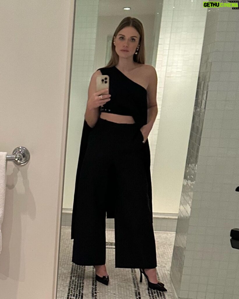 Holland Roden Instagram - I play a teenager on @teenwolf and the movie picks up 15 years later to play a woman in my mid 30s. I wanted to make sure I was dressed age appropriately for both decades on the @teenwolf press day. @teenwolf premieres JAN 26th on @paramountplus and the TEEN WOLF POSCAST IS IN THE LINK IN MY BIO❤️ With @jeffdavis1375 on this week!! @howlerbacknowpodcast This dream team always takes care of me and I’m so grateful for them @karenraphael @robertti @jessiestellarhair Outfit: @lbv.ofcl Shoes: @paulandrew Earrings and ring: @lilouparis.us Ring: @mara.paris