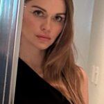 Holland Roden Instagram - I play a teenager on @teenwolf and the movie picks up 15 years later to play a woman in my mid 30s. I wanted to make sure I was dressed age appropriately for both decades on the @teenwolf press day. @teenwolf premieres JAN 26th on @paramountplus and the TEEN WOLF POSCAST IS IN THE LINK IN MY BIO❤️ With @jeffdavis1375 on this week!! @howlerbacknowpodcast This dream team always takes care of me and I’m so grateful for them @karenraphael @robertti @jessiestellarhair Outfit: @lbv.ofcl Shoes: @paulandrew Earrings and ring: @lilouparis.us Ring: @mara.paris