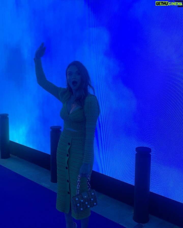 Holland Roden Instagram - @paramountplus thank you for having us! @teenwolf Happy UK Launch π Epic +1 @eclipse.mgmt.ent These glam fairies were lifesavers!! π @miramakeup π π@karenraphael π₯ Top and skirt: @rvnnyc Shoes: @brothervellies Clutch: @btblosangeles Also shout out to those caterers!!!! Best food I think I have ever had at a work event and thatβs saying a lot π London, United Kingdom