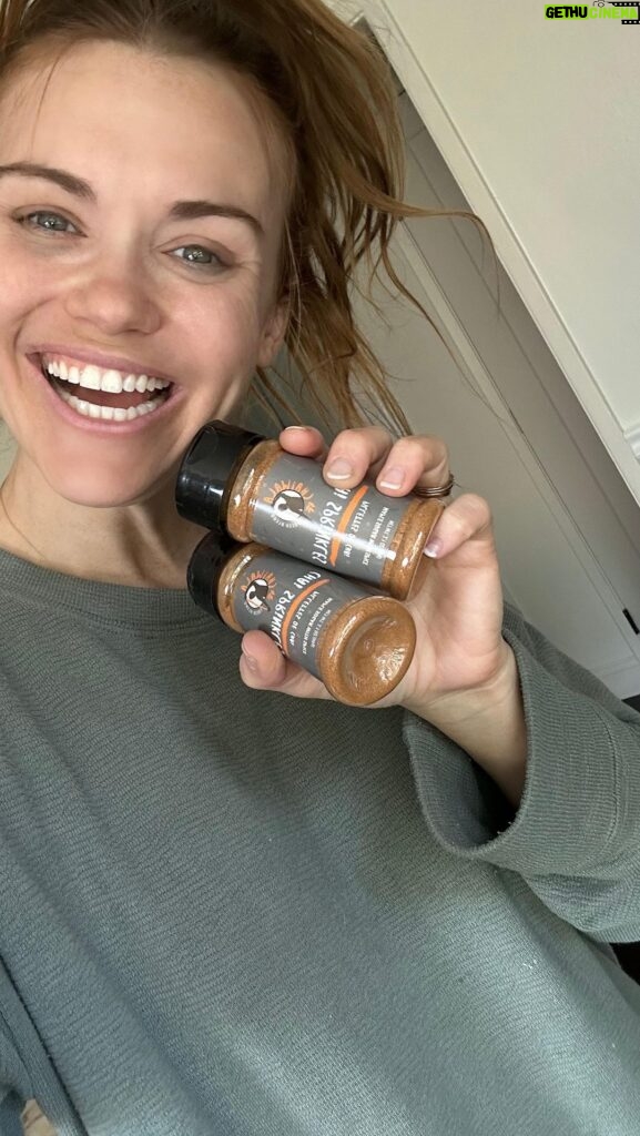 Holland Roden Instagram - Awe @eamonandbec y’all are so sweet!!! Got QUITE the care package. You put so much care into everything y’all do! We can see it far and wide. I LOVE your chai and chai sprinkles!! And I look forward to your new line and all the yummy tastes and conversations to come with @drinkhabit