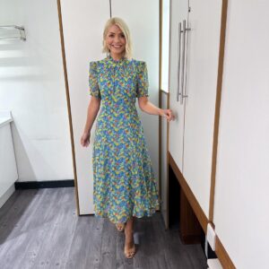 Holly Willoughby Instagram - Morning Tuesday… see you on @thismorning at 10am with @josiegibson85 … the wonderful @sarah.beeny joins us today to talk about her incredibly important and personal documentary 🩷 #hwstyle💁🏼‍♀️✨ dress by @ghostfashion
