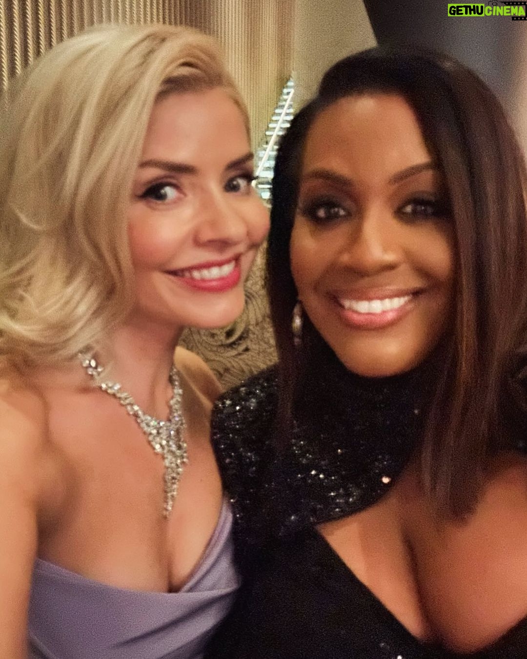 Holly Willoughby Instagram - Happiest of Birthdays to this Dream Queen… love ya @alisonhammond55 have a day as beautiful as you 🦄🩷✨🧚♂️🎂🍸