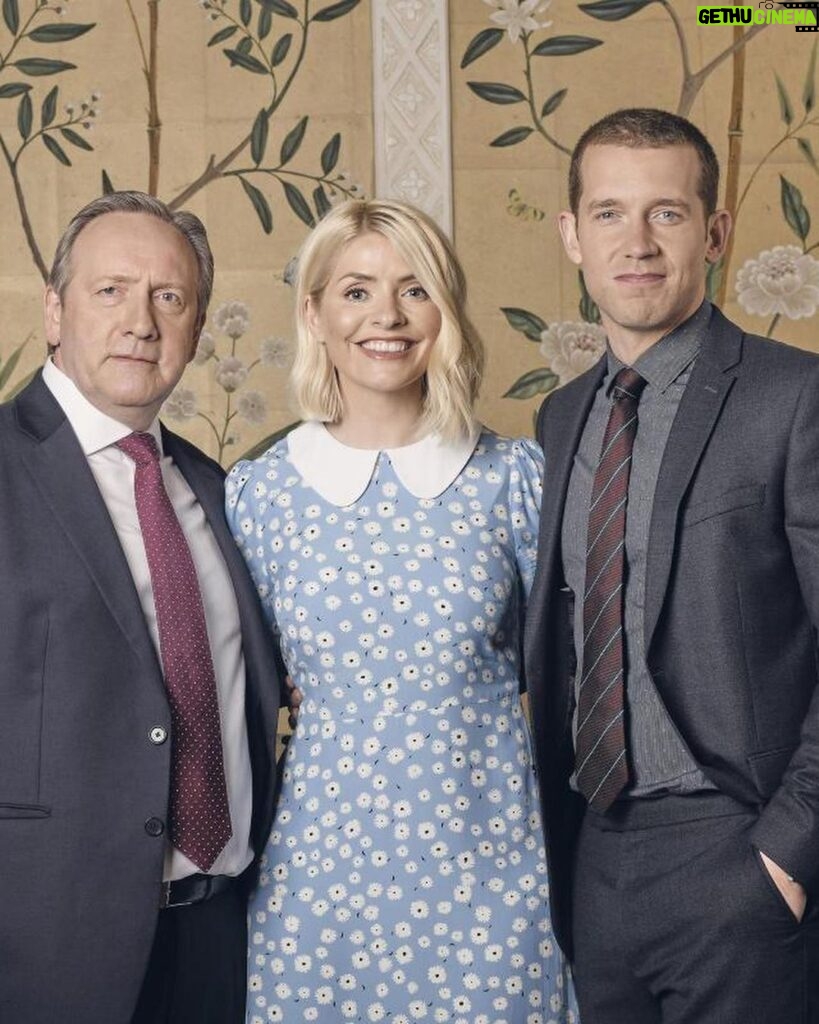 Holly Willoughby Instagram - Tonight… @itv 8pm may be making a blink and you’ll miss it cameo on Midsomer Murders ‘The Witches of Angel’s Rise’ 🍿 🎥 🧙🏻👼 ☠️