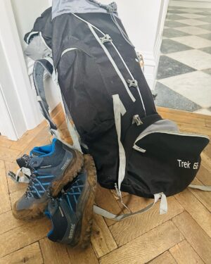 Holly Willoughby Instagram - And he’s home… I imagine there’s parents up and down the country putting back together their teenagers after their Duke of Edinburgh expedition this weekend… sore feet but a head full of great tales… nothing that Epsom salt and home made Mac n cheese can’t sort☺️… welcome home Harry! You did it! ❤️ 🥾🏕️✨