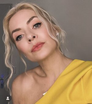 Holly Willoughby Instagram - 💛