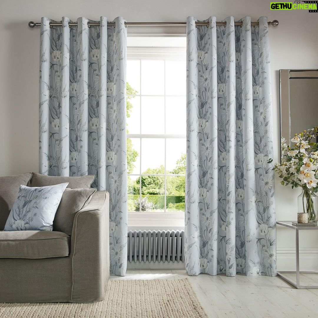 Holly Willoughby Instagram - Home decor alert 🚨… I have loved working on my latest Callie ready-made-curtains collection with @dunelmuk. The beauty of big bold flowers inspired this design adding a hint of elegance and style to any home. #ad 🦋🩵🫐🤍🪁💙