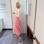 Holly Willoughby Instagram – Let’s go Wednesday 🎀✨ See you on @thismorning at 10am. @sarahjossel talks about how caffeine can benefit your skin and @jackwhitehall is here telling us about his tour! #hwstyle💁🏼‍♀️✨ skirt by @zara knitwear by @purecollection 🌸
