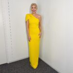 Holly Willoughby Instagram - This is Big Brother… Please do not swear 😬 See you on @dancingonice at 6:20 Tonight we celebrate the best dance styles ever! #hwstyle💁🏼‍♀️✨ dress by @safiyaa_official 🐥 shoes by @renecaovilla jewellery by @mappinandwebb ✨