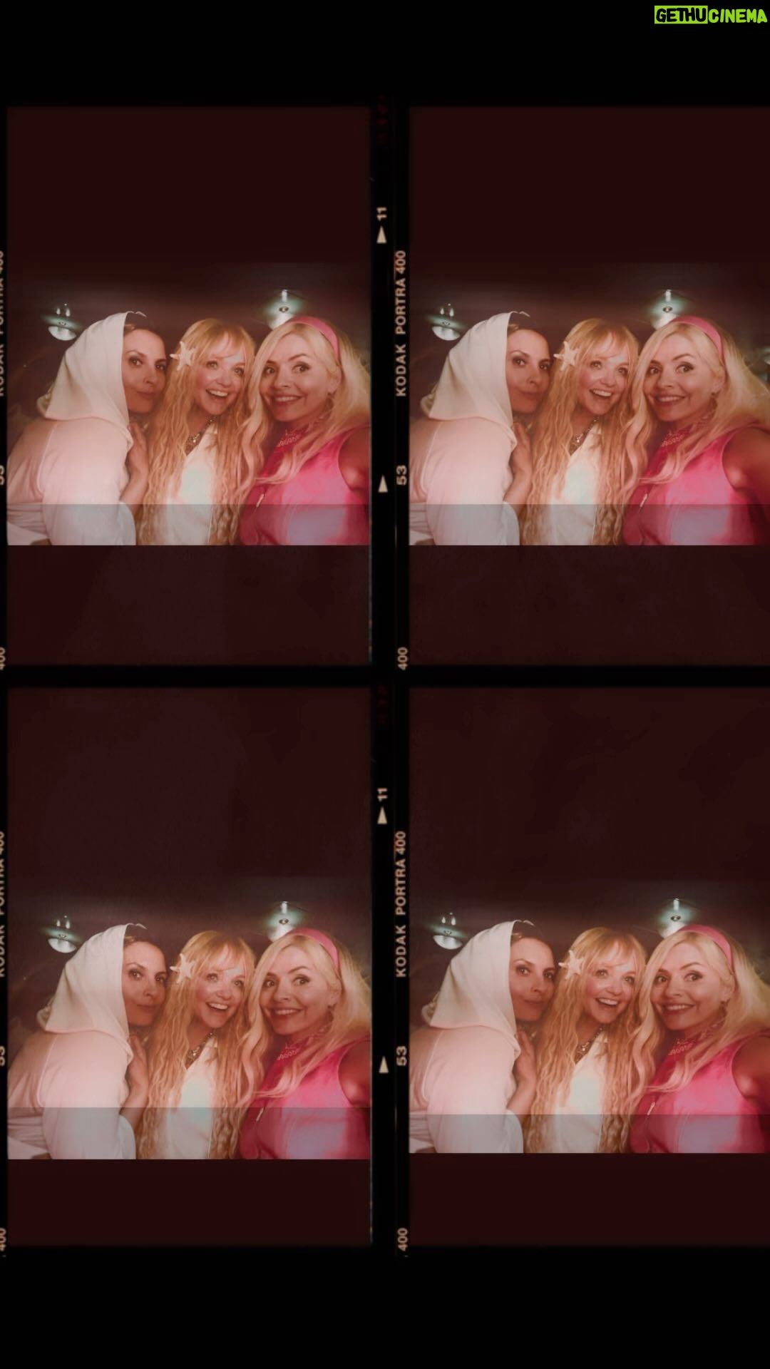 Holly Willoughby Instagram - @shishib X @emmaleebunton X @hollywilloughby 💘