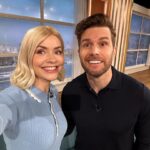 Holly Willoughby Instagram - Look whose come to play!!! @joeldommett @thismorning 💗✨