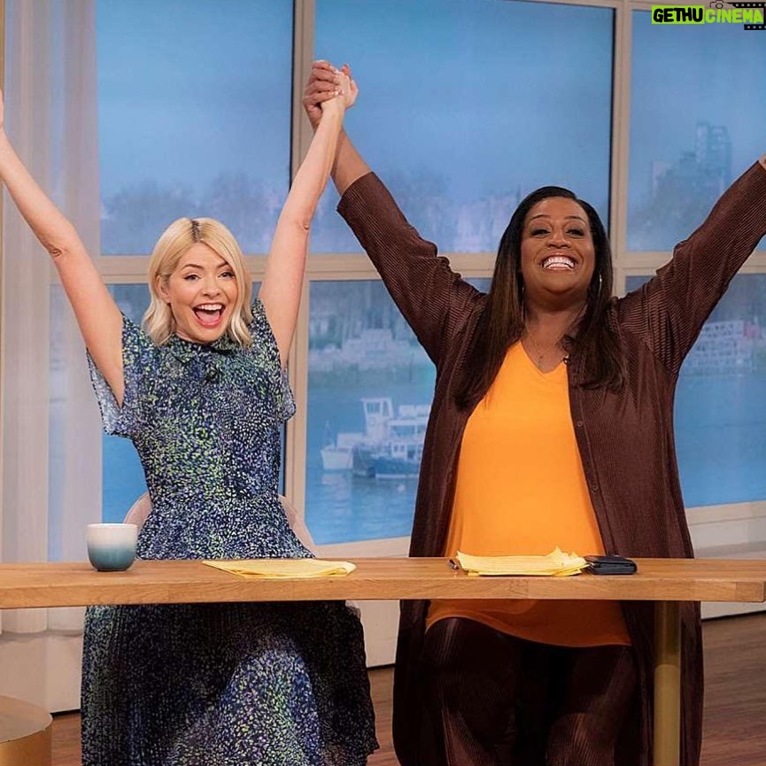 Holly Willoughby Instagram - Love you @alisonhammond55 … same time tomorrow? 🎀. @thismorning 📸 @kenmckayphoto