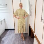 Holly Willoughby Instagram - Happy Thursday! Morning… gorgeous @clodagh_mckenna and @shalombrunefranklin on the show today… with a sprinkling of astrology from @haganfoxastrology See you at 10am… #hwstyle💁🏼‍♀️✨ dress by @ghostfashion 🌼