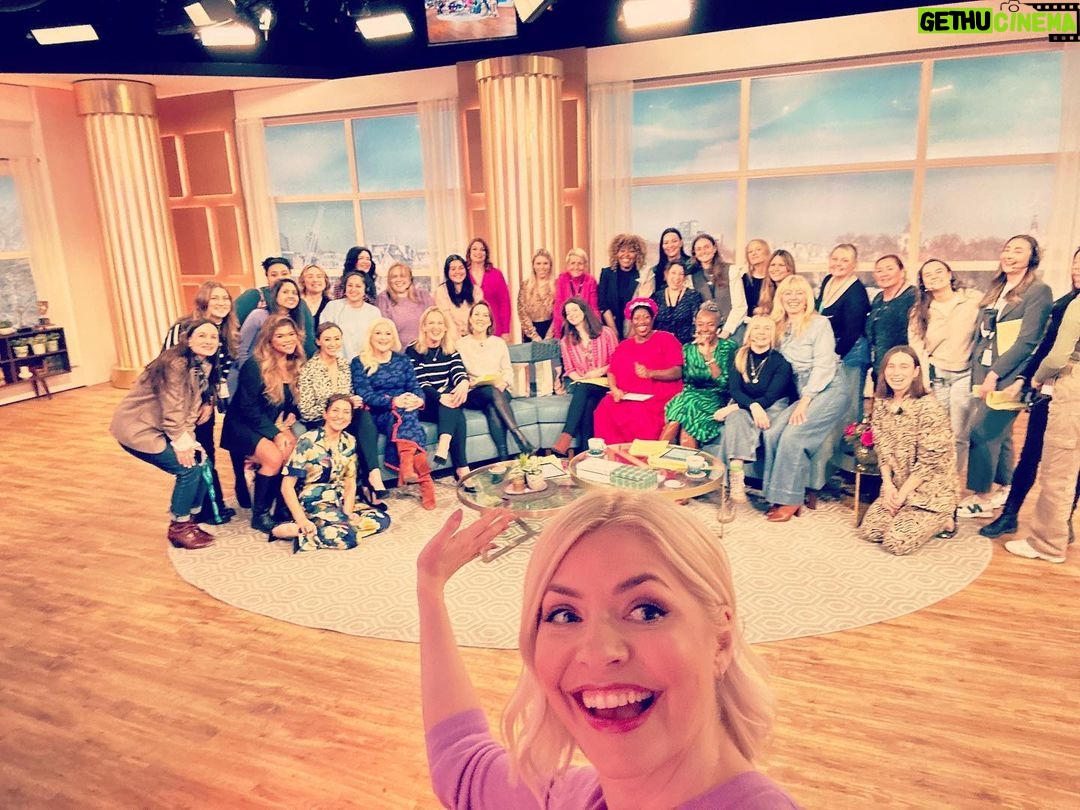 Holly Willoughby Instagram - Glorious to celebrate our incredible women who make up a huge part of our @thismorning family… happy international women’s day to you all … love ya! 💪🏼✌🏻💘✨
