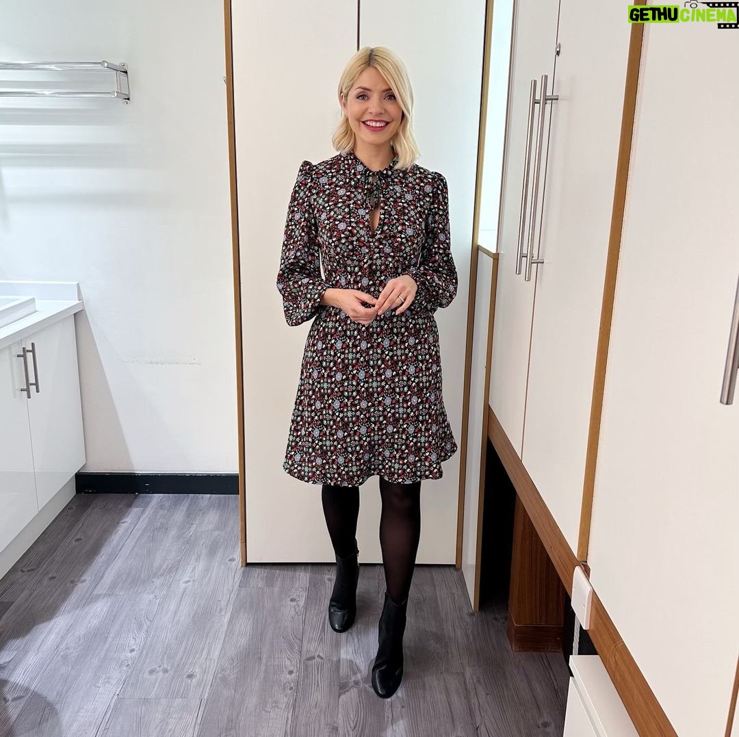Holly Willoughby Instagram - Morning Tuesday… joined by @dexfletch today… so many questions to ask him. And the age gap couple who say love conquers all and age is but a number… see you on @thismorning at 10am… #hwstyle💁🏼♀️✨ dress by @boden_clothing ♥️