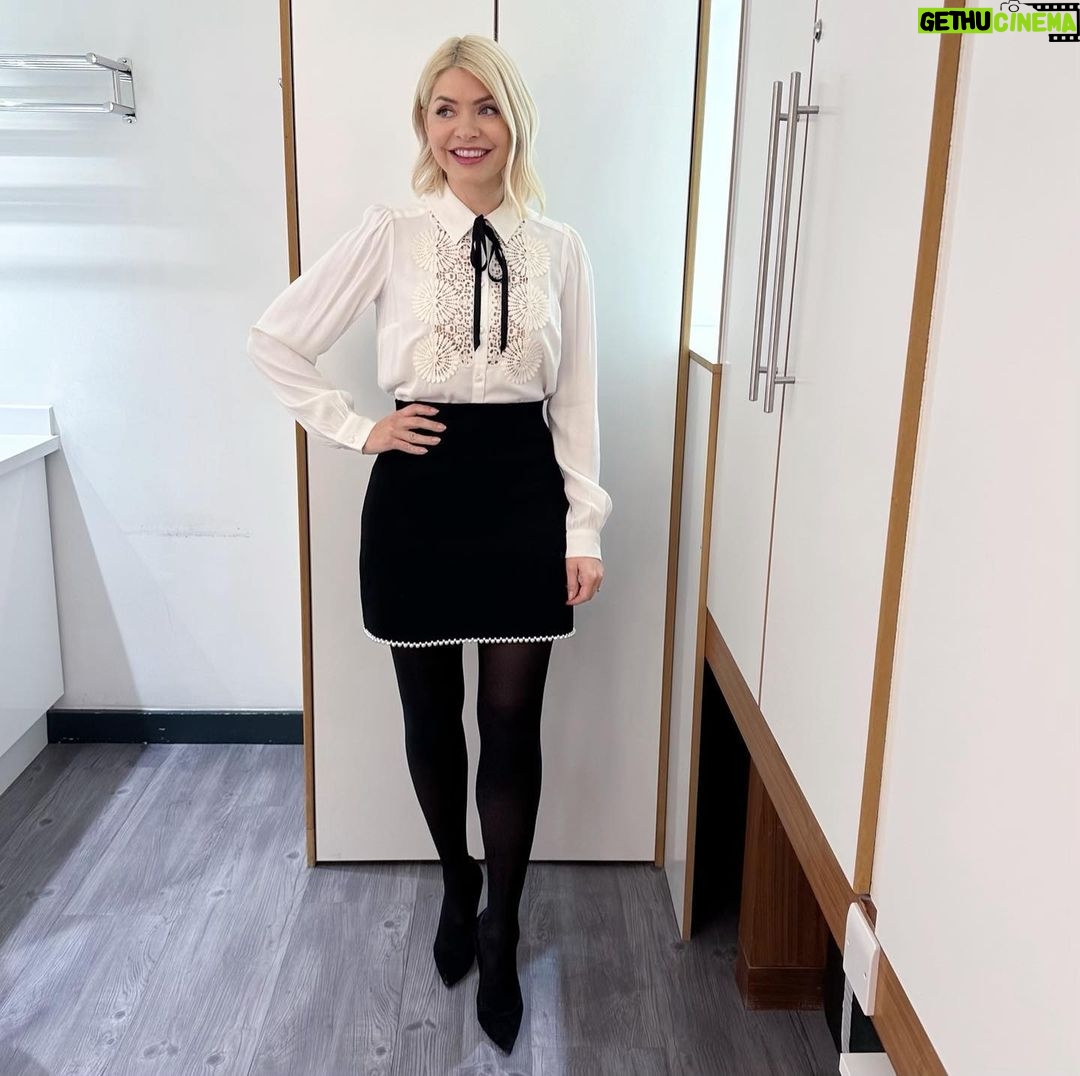 Holly Willoughby Instagram - Morning Tuesday … see you on @thismorning at 10am… the lovely @babatundecomedian is on our sofa today…#hwstyle💁🏼♀️✨ skirt by @sandroparis shirt by @boden_clothing ✨