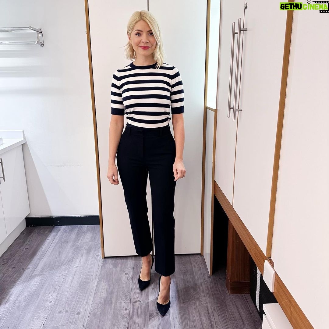 Holly Willoughby Instagram - Happy pancake day!!! 🥞 ♥️… see you on @thismorning at 10am… lovely @wrighty_ and @kelliebrightofficial join us today and @julietsear is making the spaghetti pancake trend… kids will LOVE! #hwstyle💁🏼♀️✨ top @reserved trousers by @josephfashion 💙