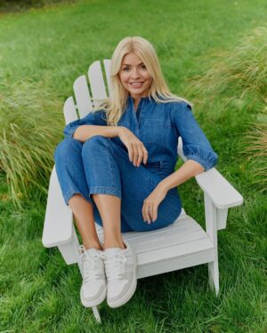 Holly Willoughby Instagram - Spring is almost here! 💙 My February edit for @marksandspencer has some incredible pieces to get your wardrobe ready for the warmer days ahead. This all-in-one denim jumpsuit is one of my absolute favourites. I’ve paired mine with white trainers for an easy daytime outfit. ​

​

@marksandspencerstyle. ​

#MyMarks #AD​

Jumpsuit – T42 7180​

Trainers – T02 8974T