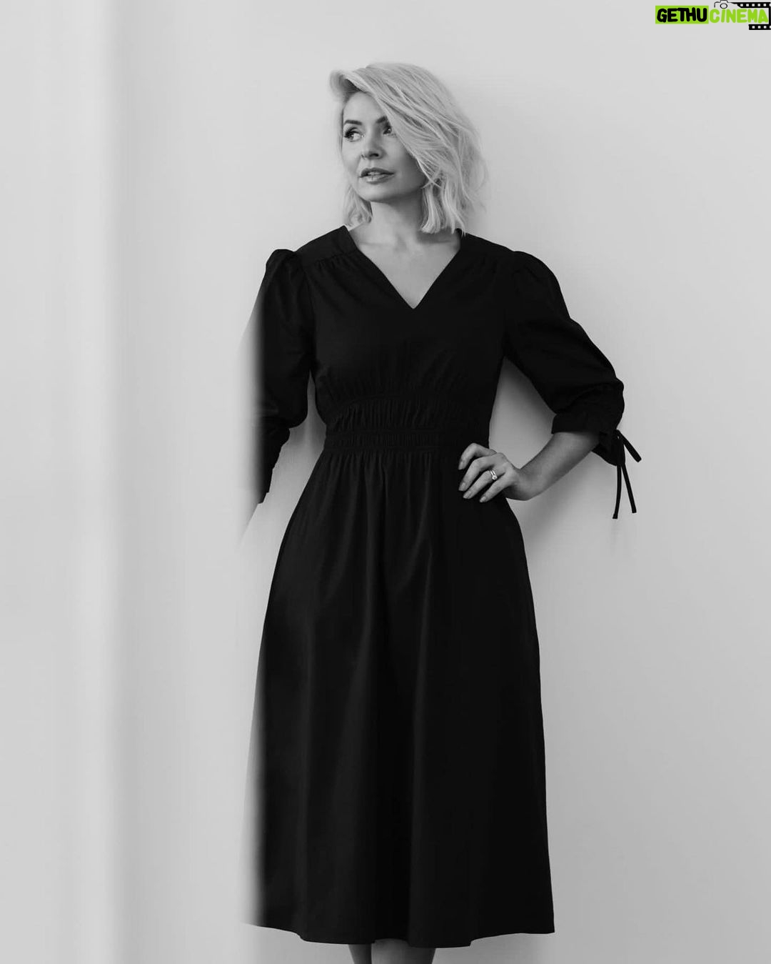 Holly Willoughby Instagram - Happy Saturday…How stunning is this little black dress? I’m in love! It’s from my newest edit for M&S and the shape and fit are just perfect ✨ Dress – T691656 Shoes – T022154A @marksandspencer @marksandspencerstyle #MyMarks #AD 🖤