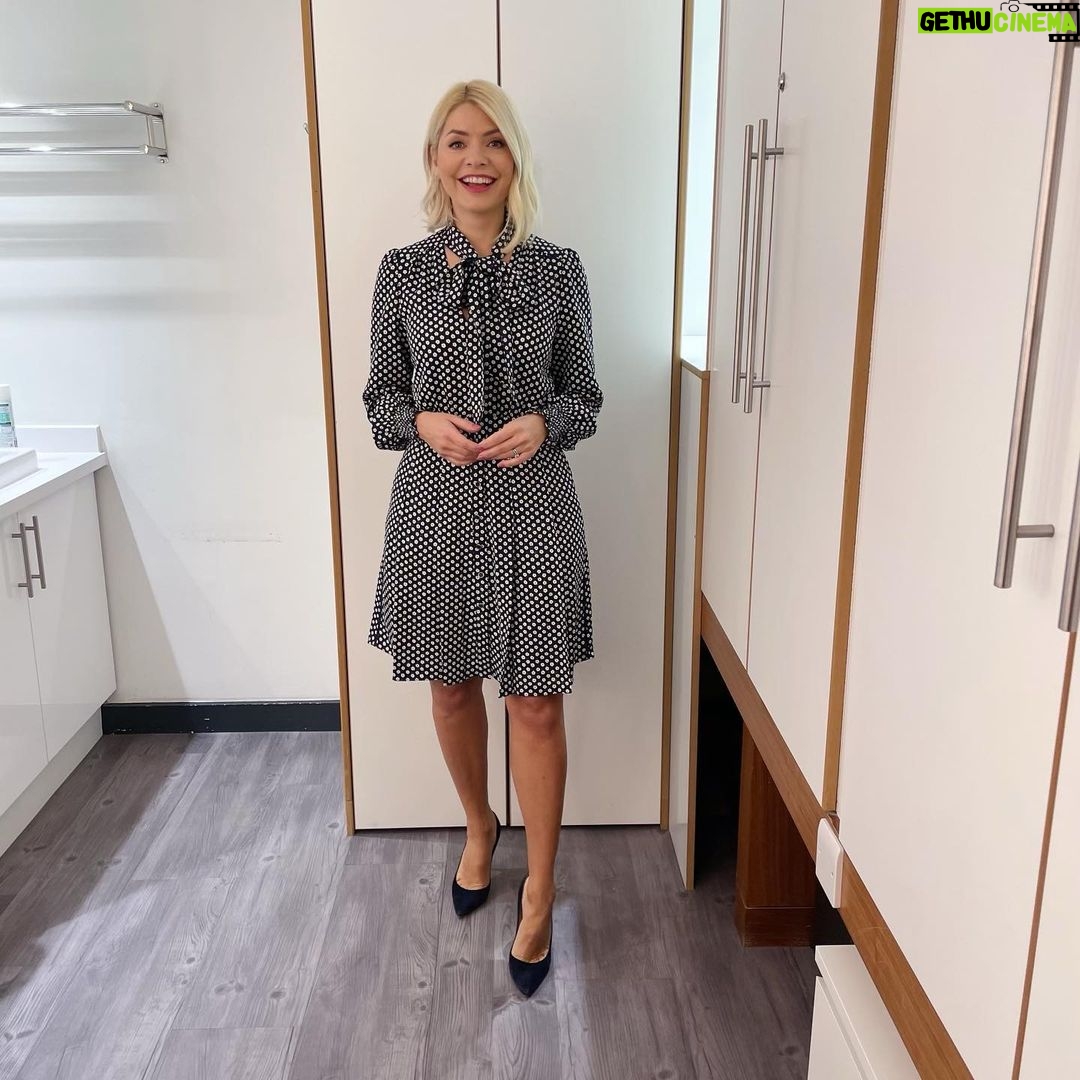Holly Willoughby Instagram - Morning Tuesday… see you on @thismorning at 10am… today we are joined by @johnlydonofficial @emilyatack and @antoniobanderas … can’t wait to see you! #hwstyle💁🏼♀️✨ dress by @me_andem 🥿