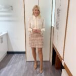 Holly Willoughby Instagram - Morning Monday… my gorgeous school friend @h.j.peckham is on the show with her brave boy Bodhi talking about her campaign #pantstoleukaemia 🩲… also @ksi and @kathbum are here too… see you at 10am #hwstyle💁🏼‍♀️✨ skirt and shirt @lkbennettlondon 🎀