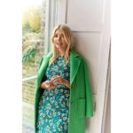 Holly Willoughby Instagram - Colour needn’t be reserved for summer 💚 How gorgeous is this print? I’ve paired this tea dress with a bright twill jacket to keep me cosy this season. It’s quickly become one of my favourite pieces from my January edit with @marksandspencer! @marksandspencerstyle. #MyMarks #AD Dress –T691574 Coat –T592345C