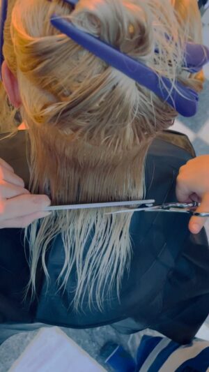 Holly Willoughby Instagram - Chester decided it was time… ✂️✂️✂️… When your 8 year old gets hold of the scissors … 💇🏼