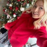 Holly Willoughby Instagram - Happy Christmas Eve Eve! 🤶🏻